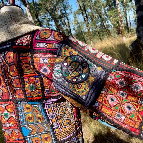 Vintage Embellished Indian Banjara Embroidery Mirrorwork Patchwork Coat - Picture 6 of 9